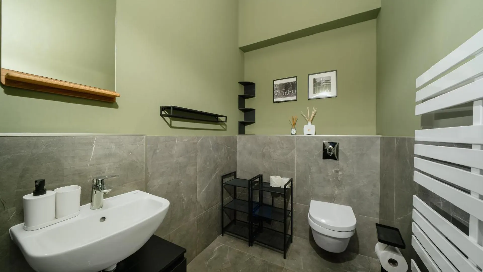 Homely Berlin - Historic Building, 3 Bedrooms, Mauerpark, Family & Business 0*,