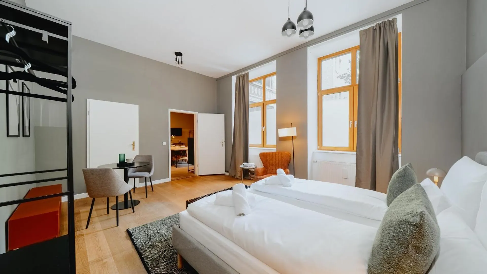 Homely Berlin - Historic Building, 3 Bedrooms, Mauerpark, Family & Business Germania