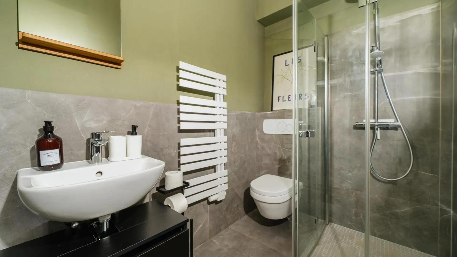 Апартаменты Homely Berlin - Historic Building, 3 Bedrooms, Mauerpark, Family & Business