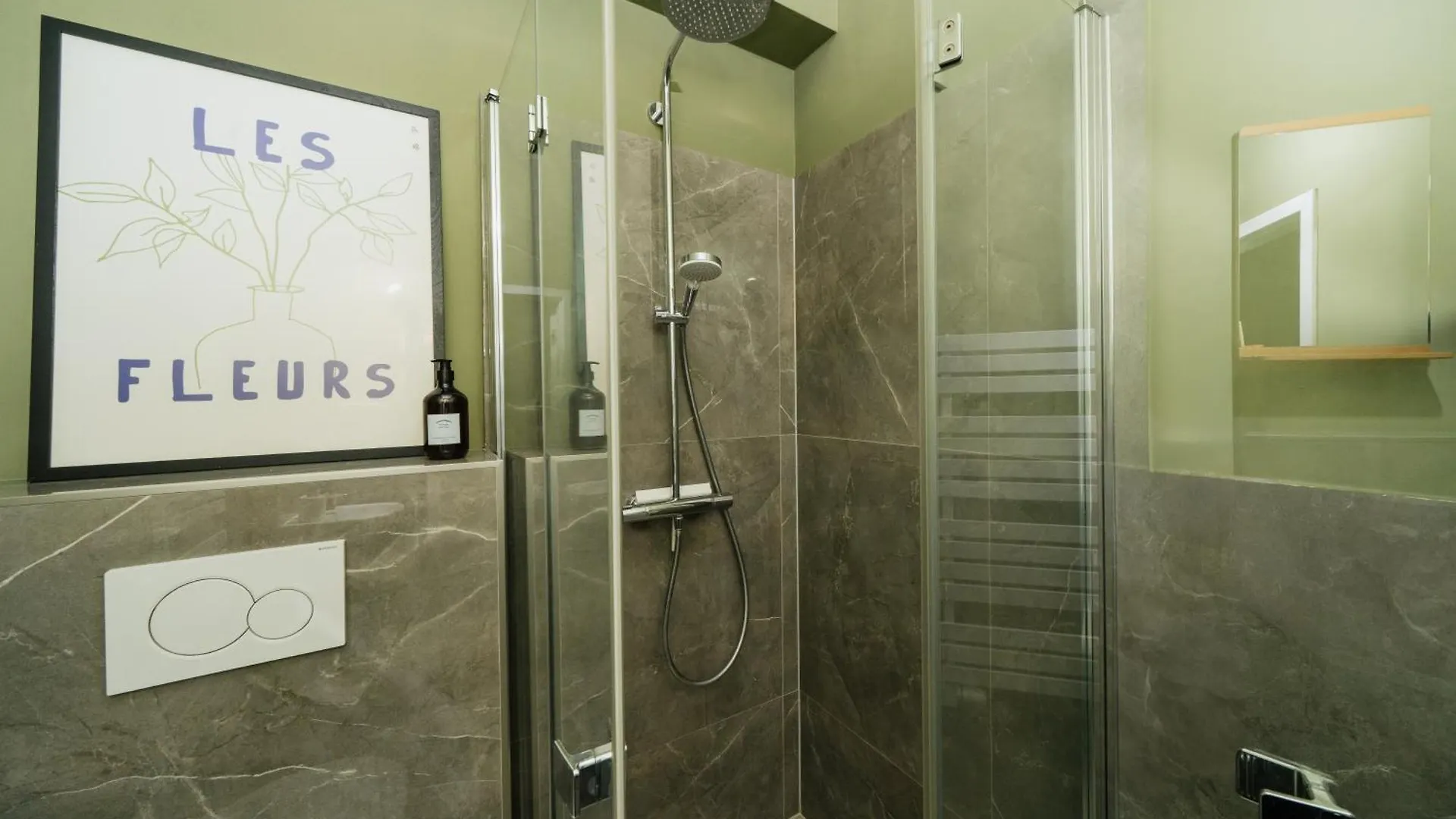 Homely Berlin - Historic Building, 3 Bedrooms, Mauerpark, Family & Business Германия