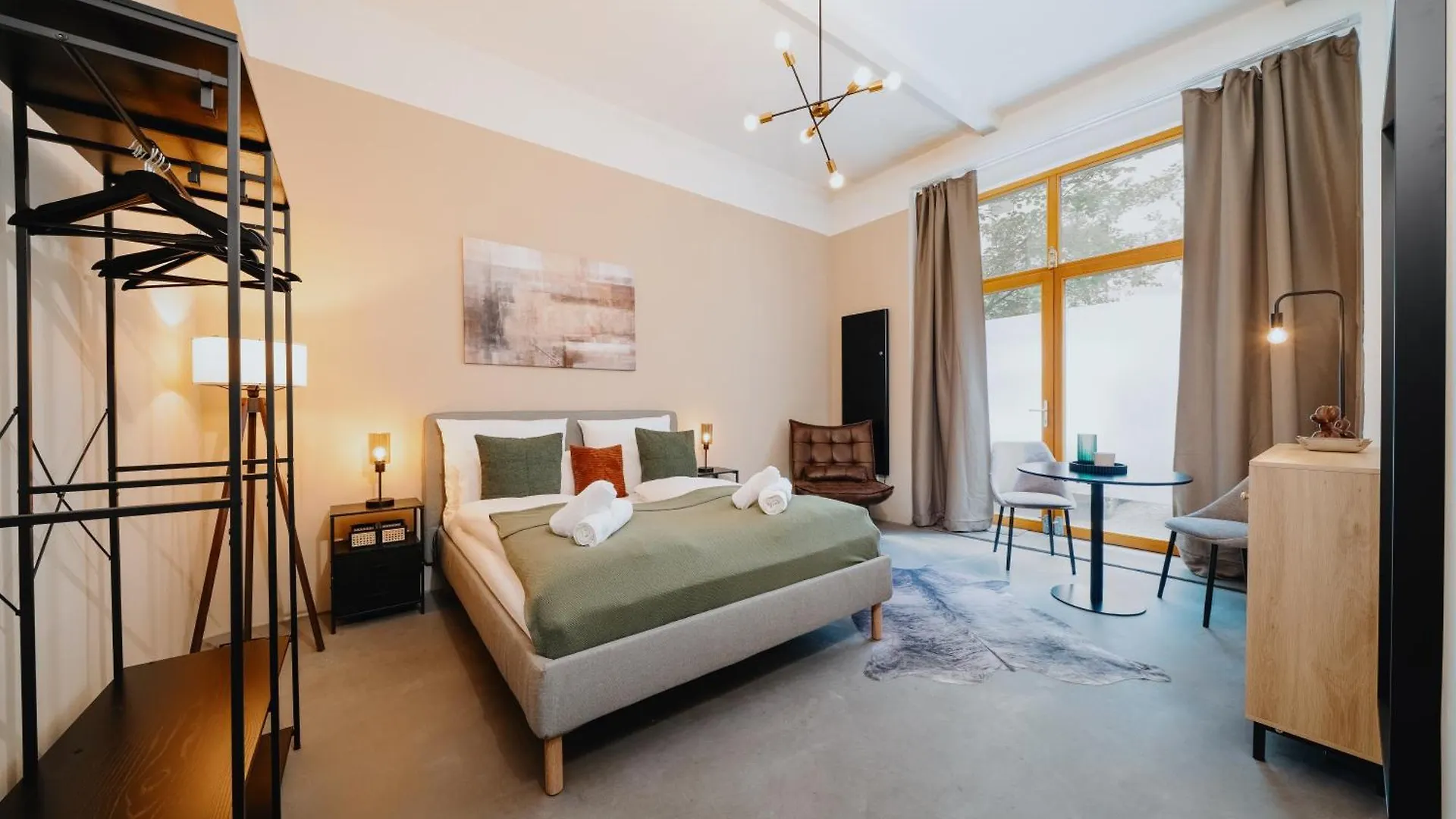 Homely Berlin - Historic Building, 3 Bedrooms, Mauerpark, Family & Business Апартаменты
