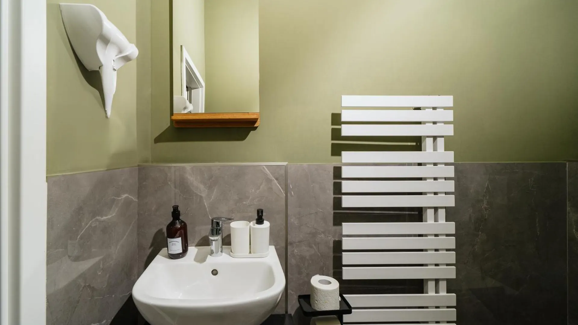 Homely Berlin - Historic Building, 3 Bedrooms, Mauerpark, Family & Business Апартаменты