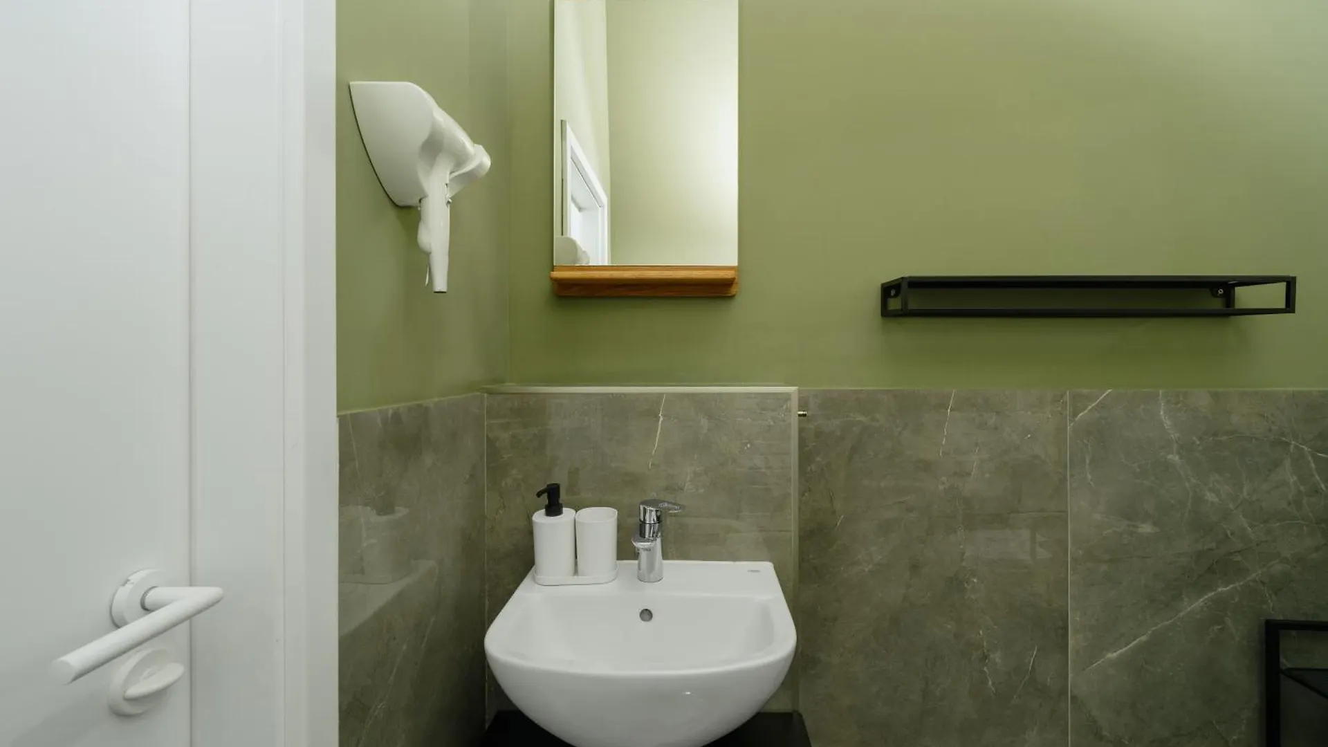 Homely Berlin - Historic Building, 3 Bedrooms, Mauerpark, Family & Business Апартаменты
