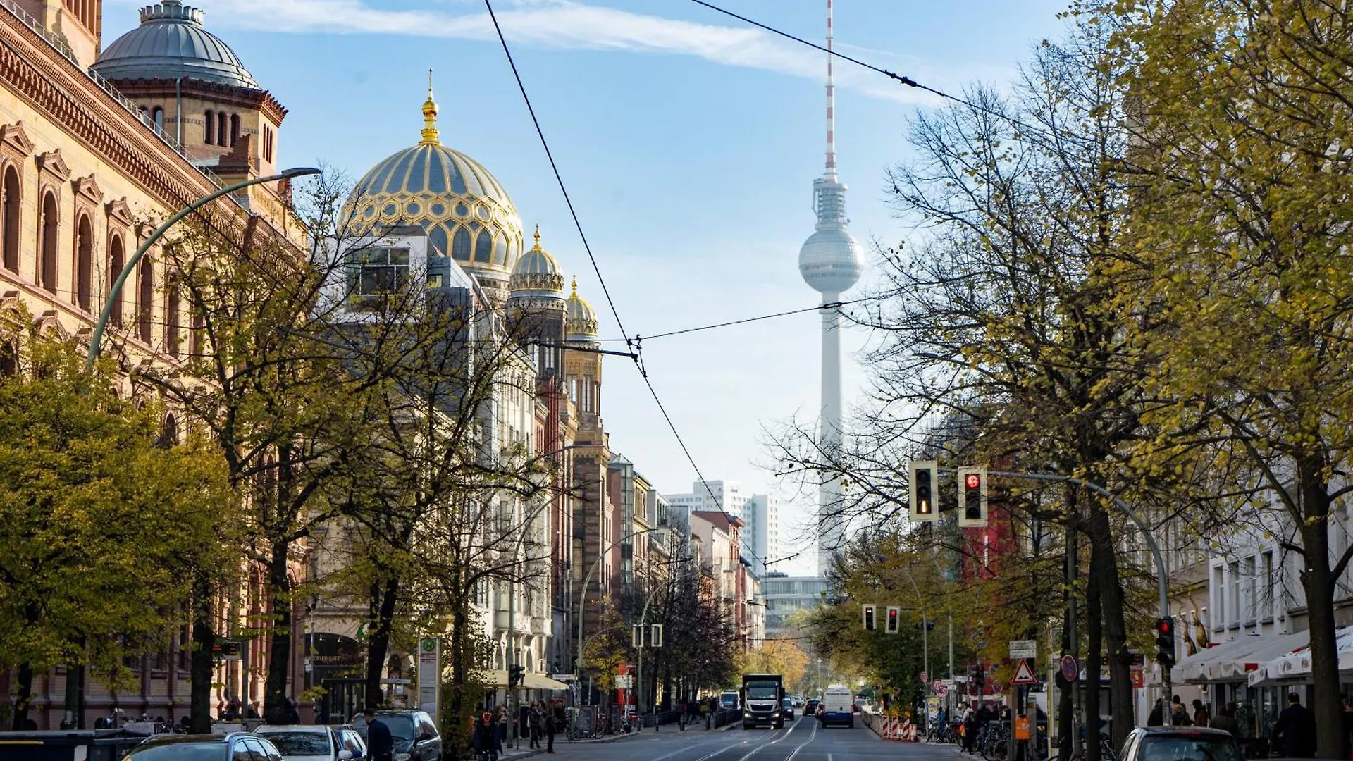 Homely Berlin - Historic Building, 3 Bedrooms, Mauerpark, Family & Business 0*,  Германия